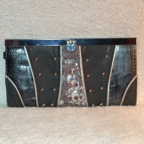 Chateau Handbags - SALE💥CHATEAU Bead Sequins & Lace Wallet!